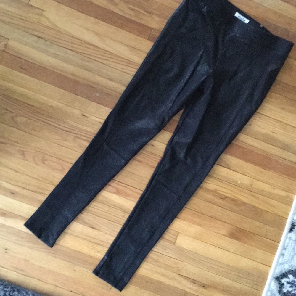 Leggings with printed background